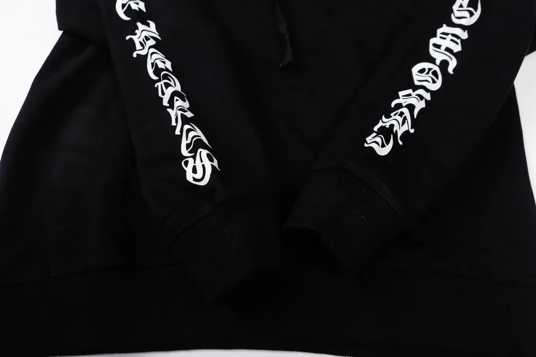 M16—P210 -Chrome Hearts/Chrome Hearts printed sweatshirt cardigan jacket -420 grams of high-density, high-quality wool, soft, delicate and skin-friendly, soft and silky to the touch, warm and skin-friendly -The hardware and zipper accessories are all customized and full of details -Colour: black -Size: S M L XL